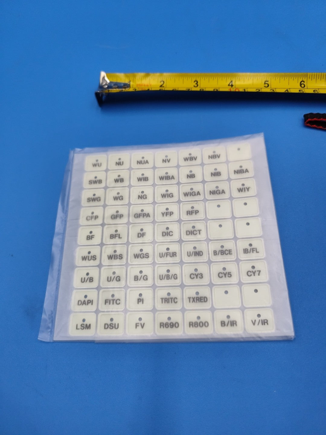 adhesive identification labels for fluorescence microscopy