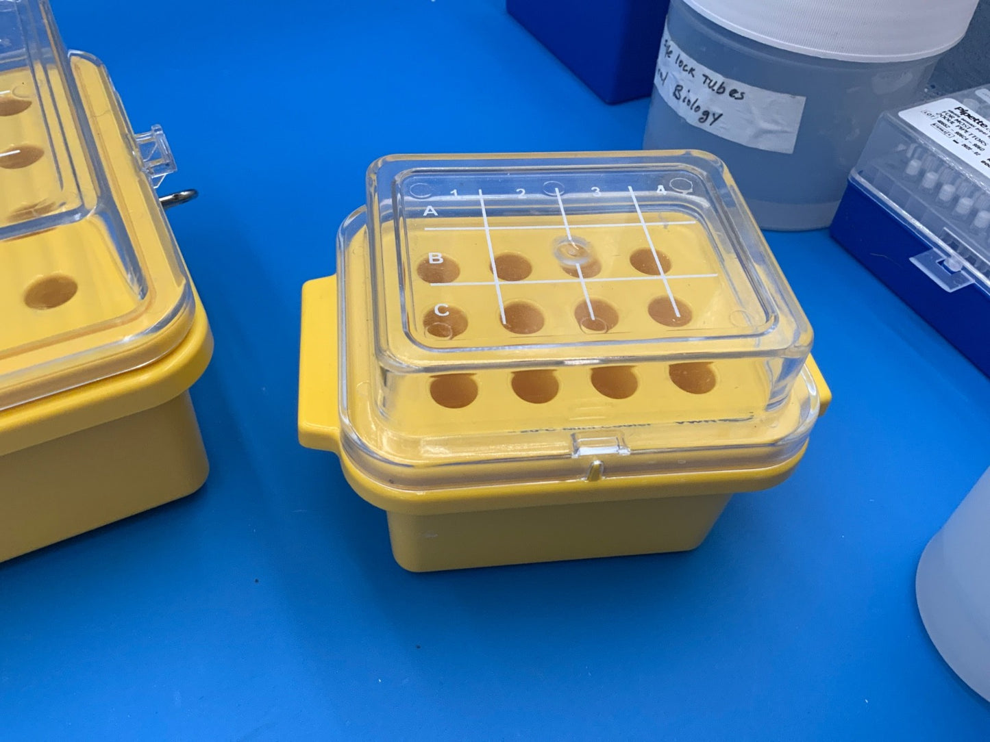 Laboratory benchtop cooler rack tube stand for PCR tube or 1.5 2 ml tube U Pick