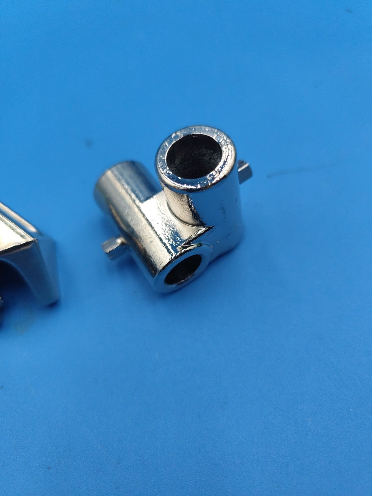Four Metal Parts Including S connector CONN