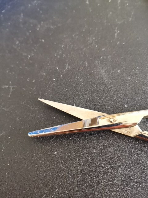 ROBOZ RS-6812SC OPERATING SCISSORS -BLUNT 5.5" Used