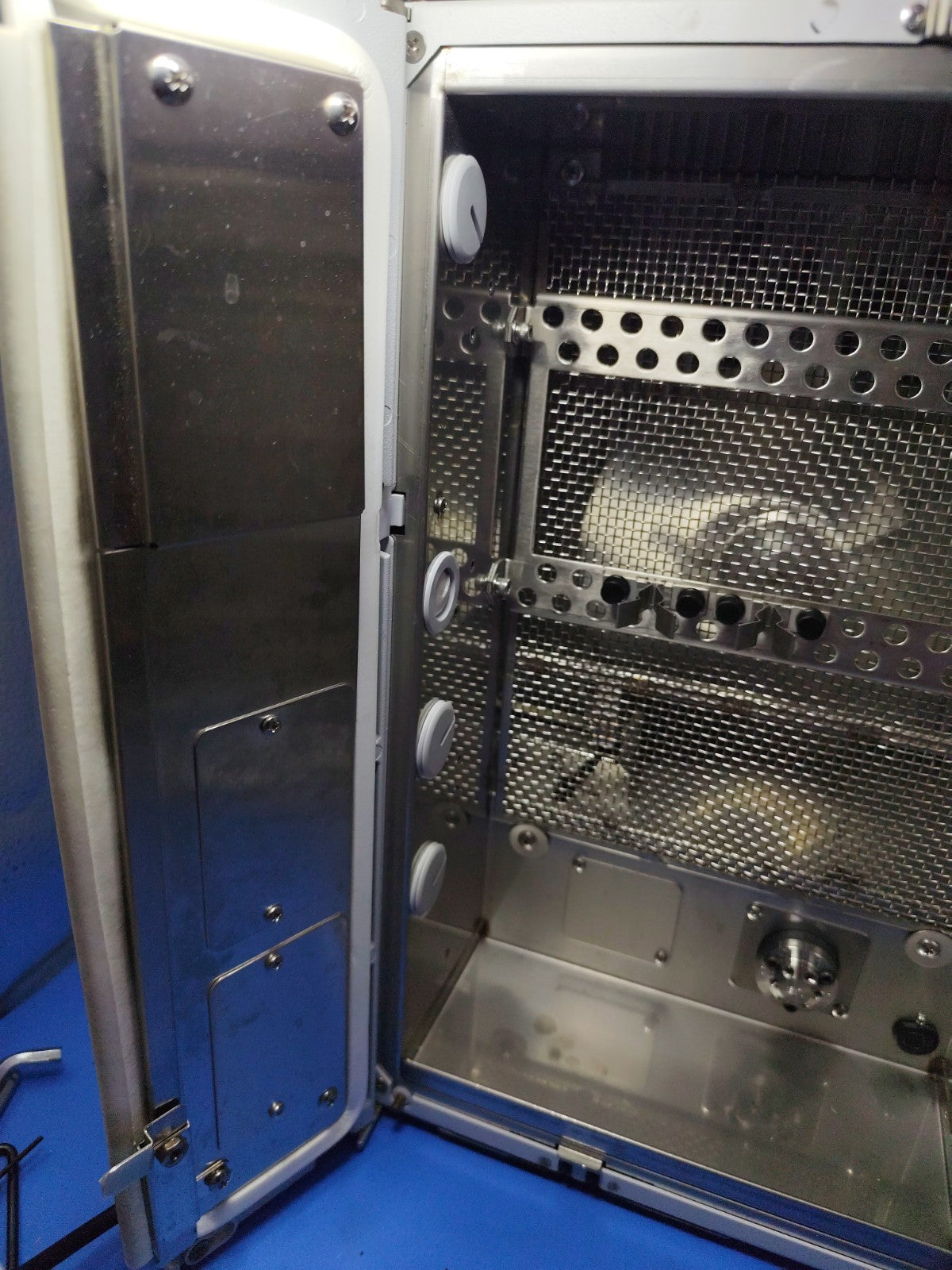 Shimadzu CTO-20AC Prominence Column Oven Door Is Open