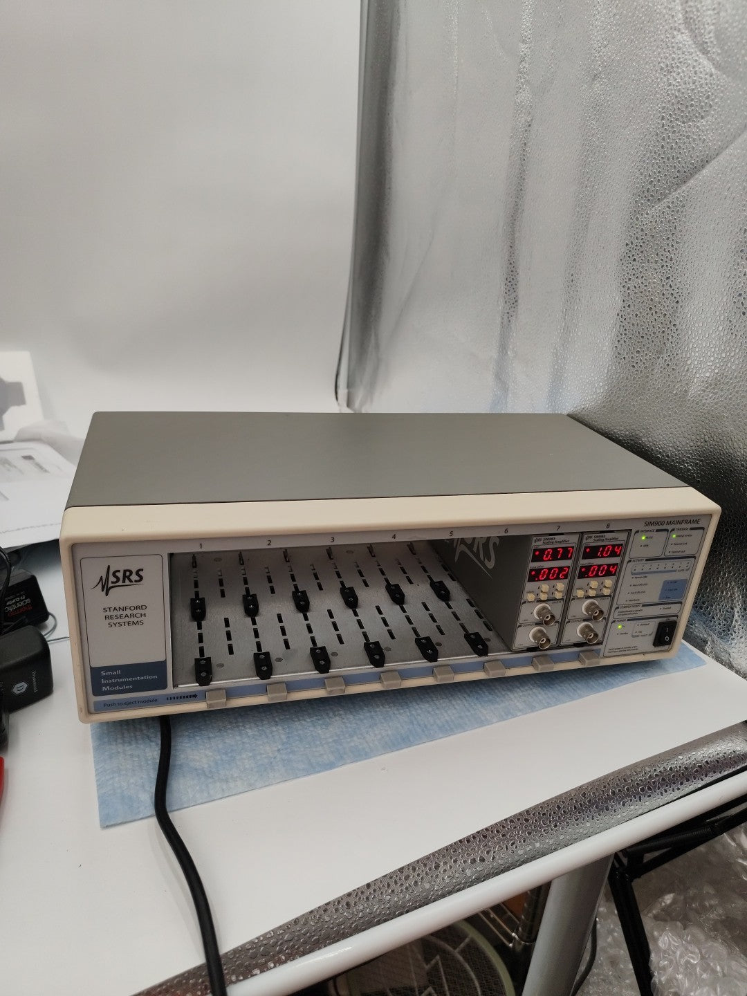 SRS SIM900 Mainframe Plus 2x SIM983