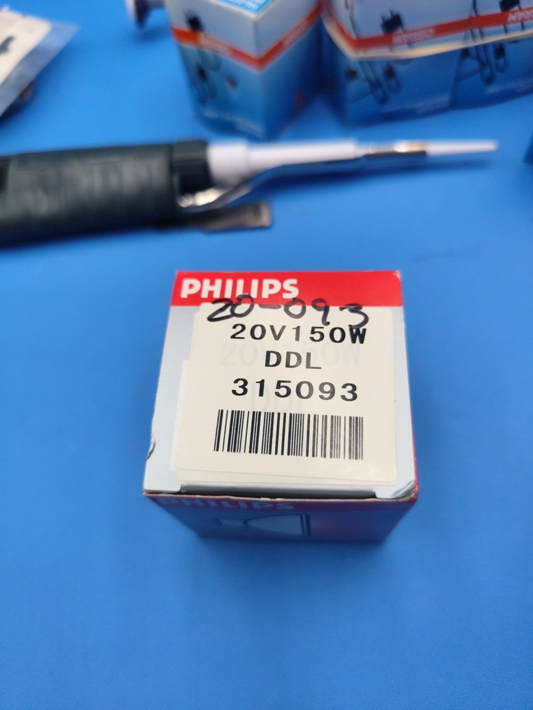 Philips light bulb 20 volts 150 volts ddl 315093
