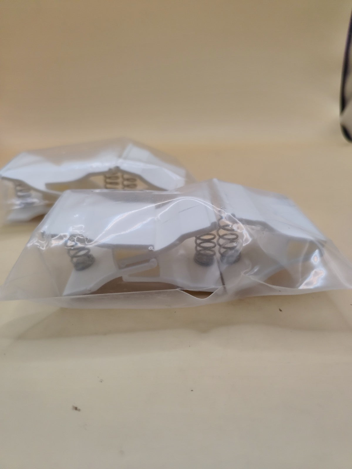 Set Of 6 Plastic Clamps For Gel Casting