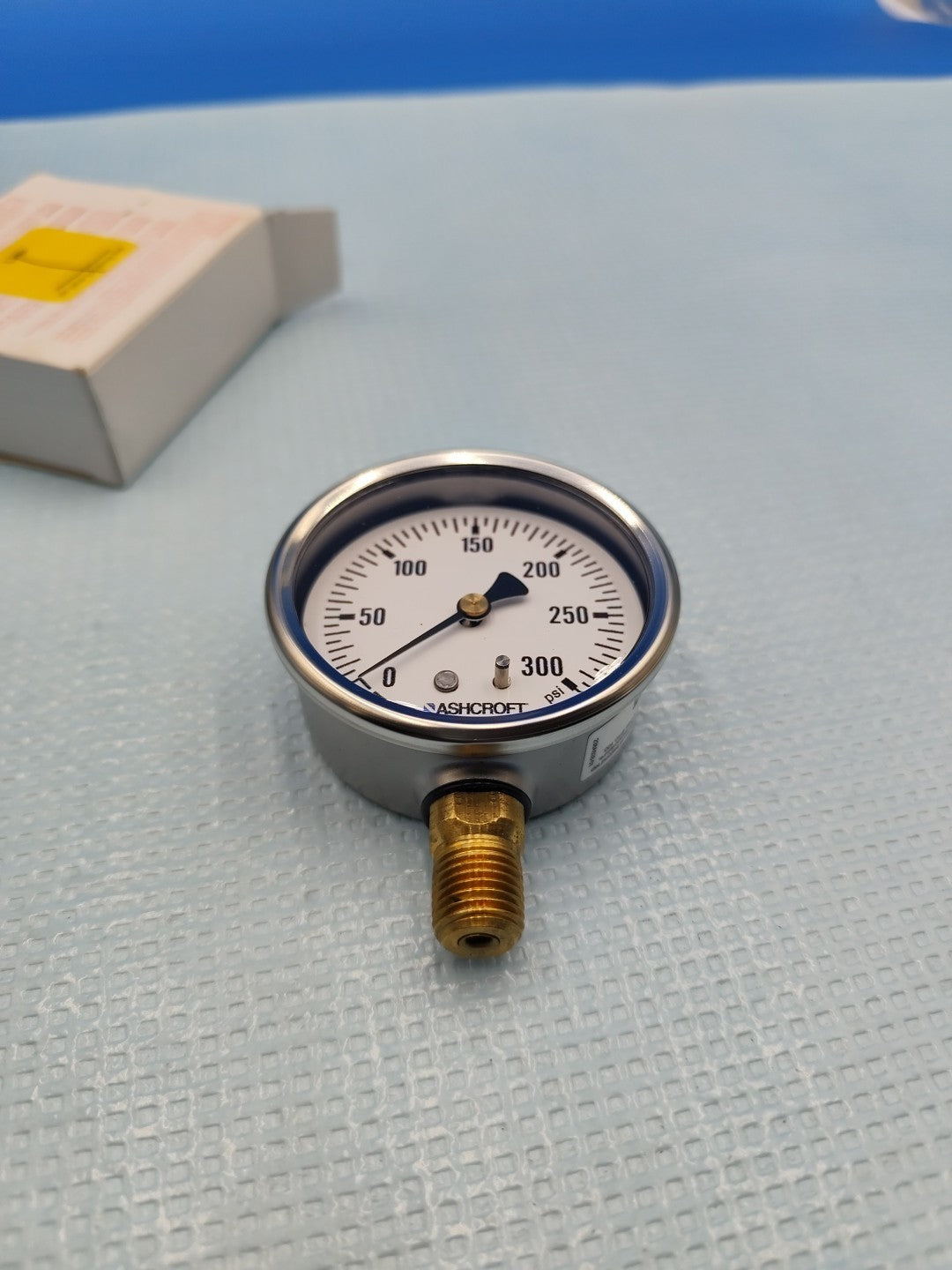 Ashcroft 1008 pressure gauge 0-300 psi 1/4 NPT Lower Brass Socket