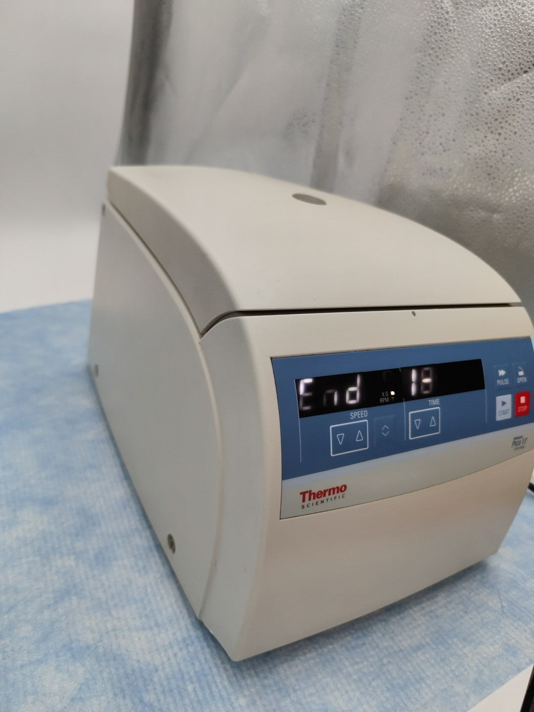 Thermo Pico 17 Centrifuge w Rotor w Lid 17000g 13.3 k rpm Tested Guaranteed 