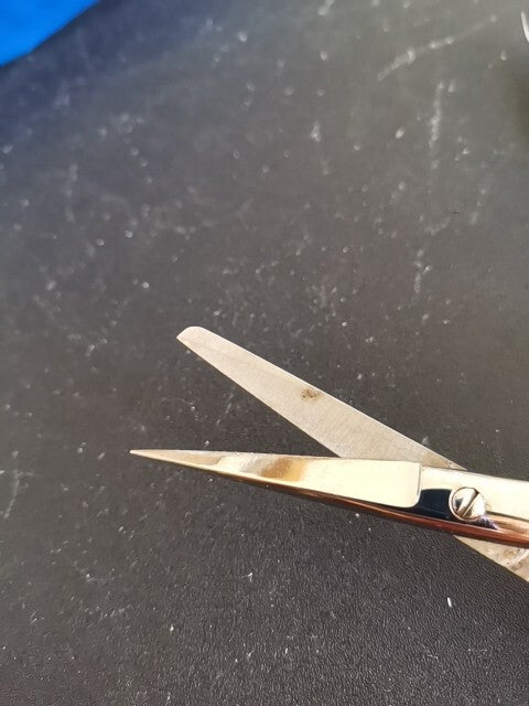 ROBOZ RS-6812SC OPERATING SCISSORS -BLUNT 5.5" Used