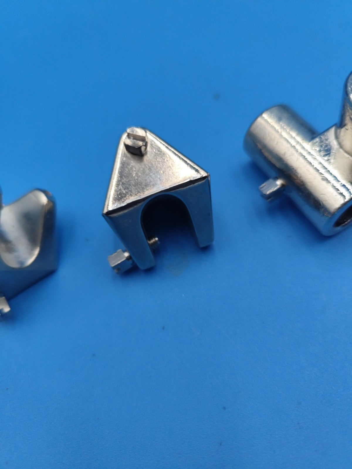 Four Metal Parts Including S connector CONN