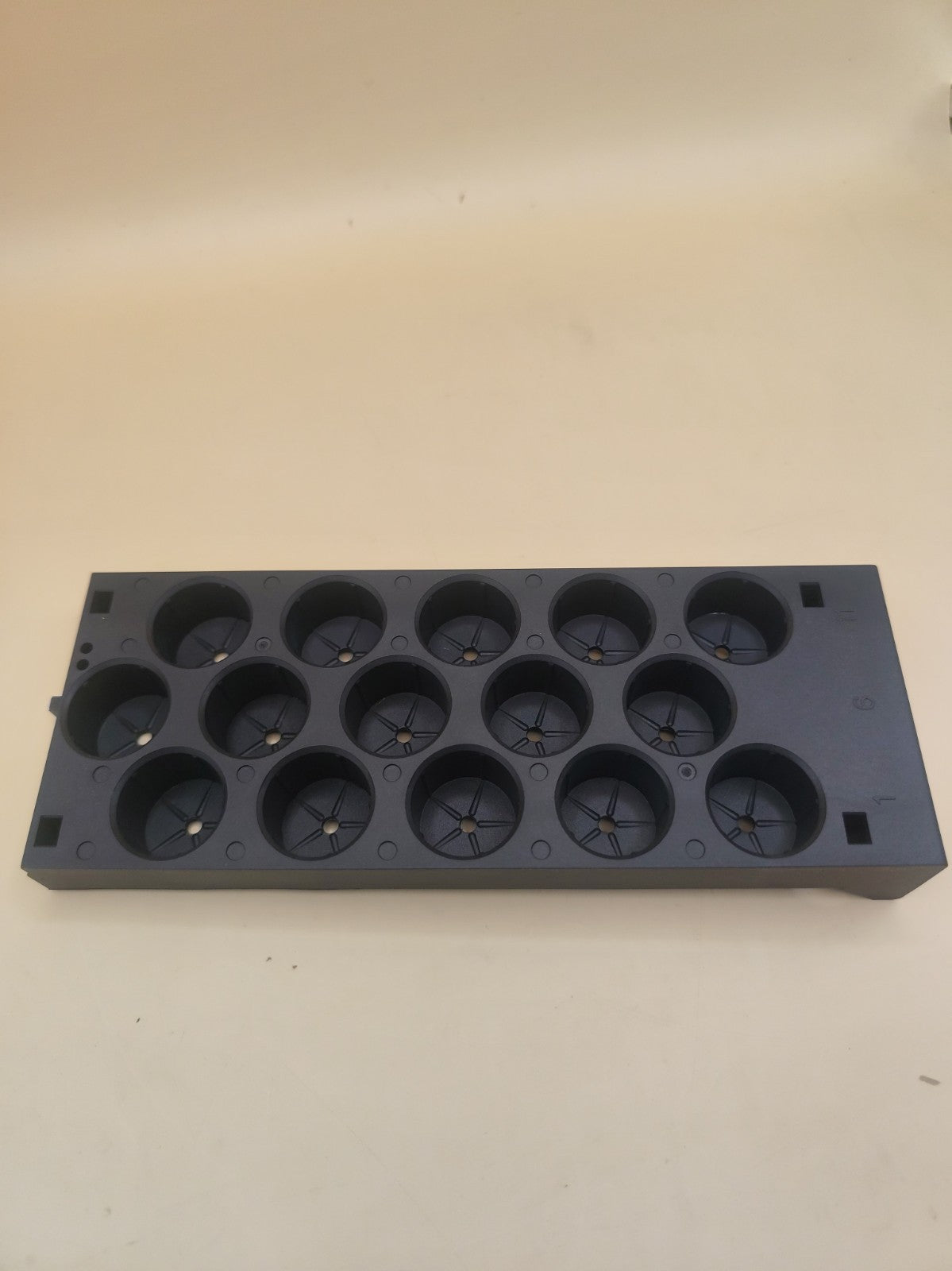 G1364-44613Tray holding 15 x 6 mL vials