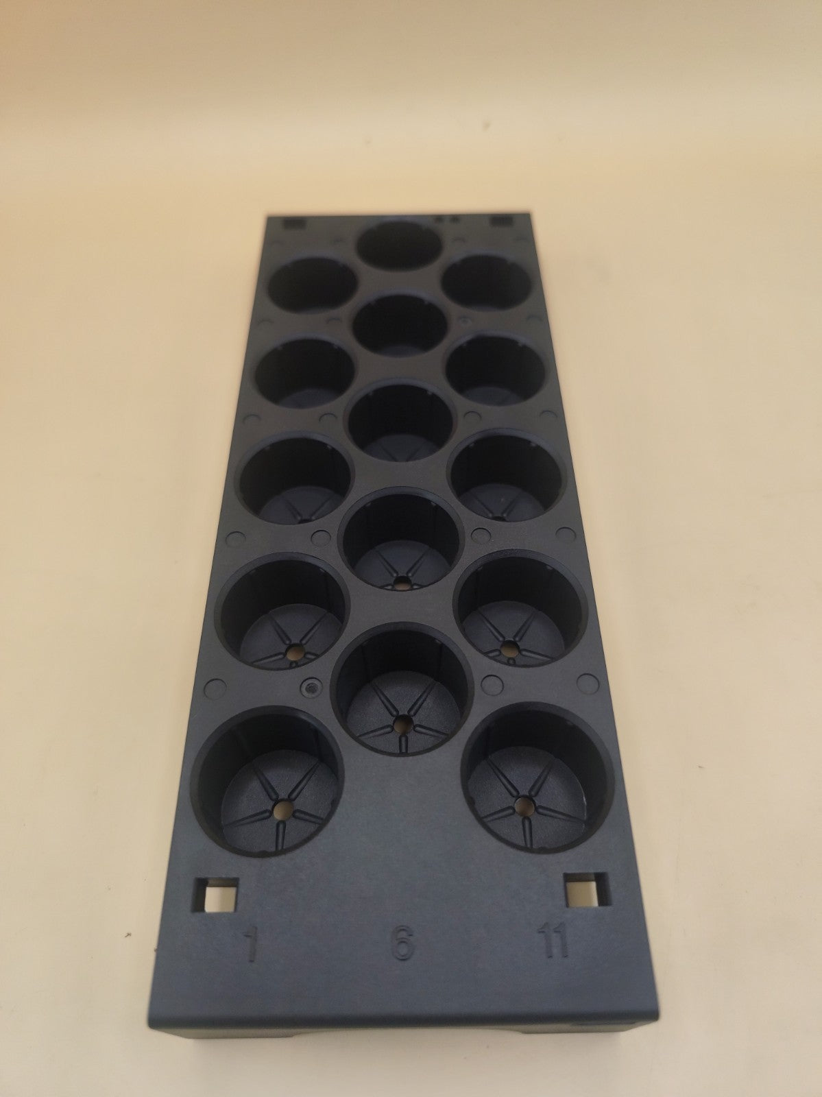 G1364-44613Tray holding 15 x 6 mL vials
