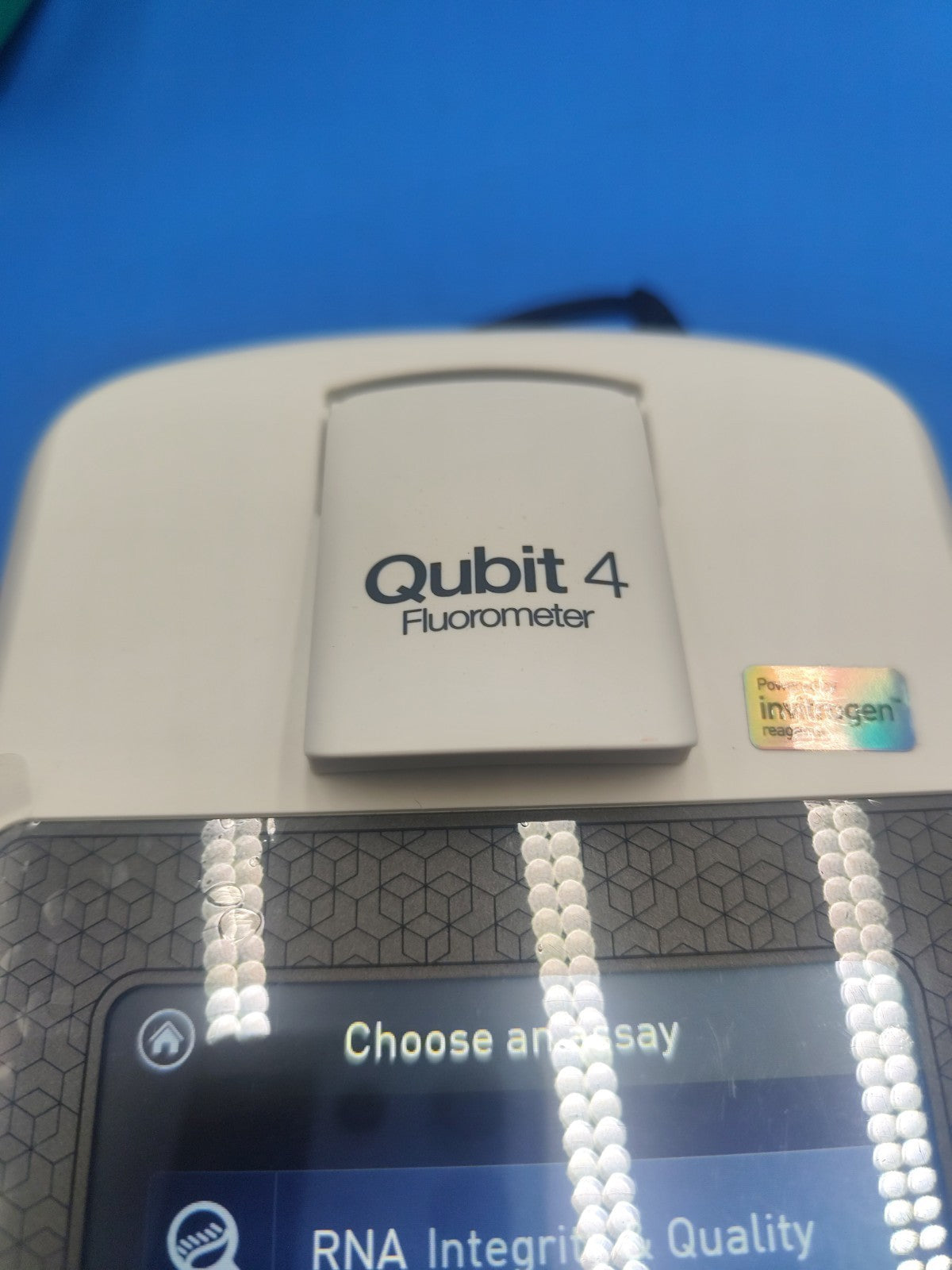 Invitrogen Qubit 4 fluorometer With Original Screen Protector Film Warranty 