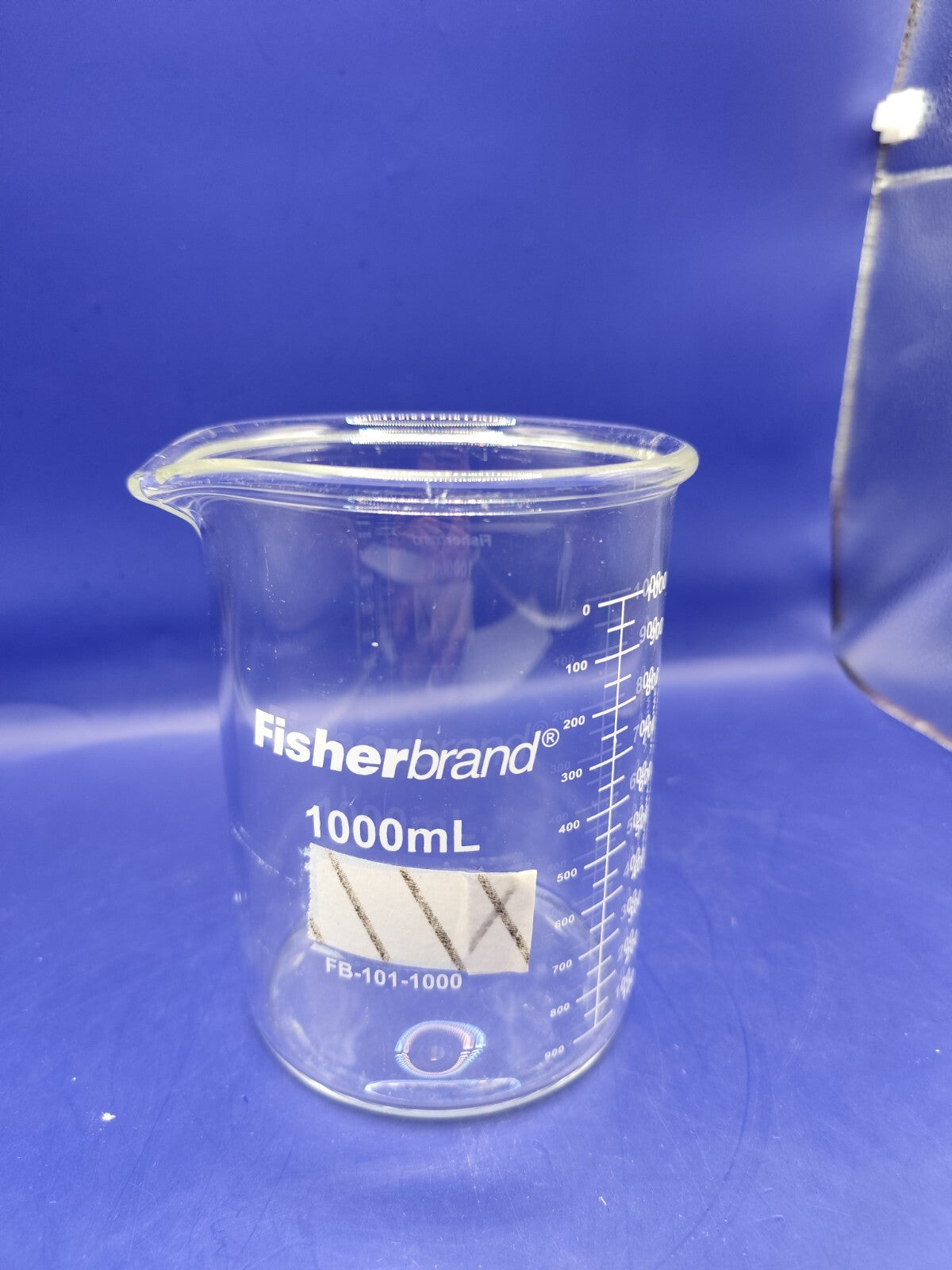 Nalgene 2000ml Plastic Beaker or Fisher 1000ml glass cylinder