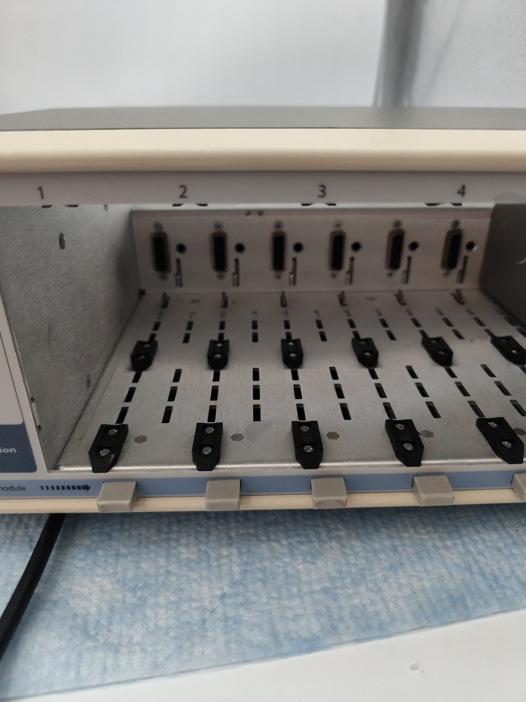 SRS SIM900 Mainframe Plus 2x SIM983