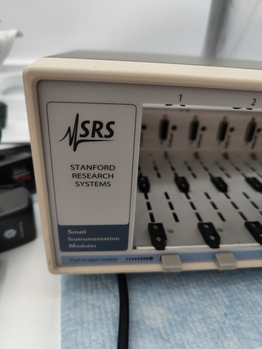 SRS SIM900 Mainframe Plus 2x SIM983