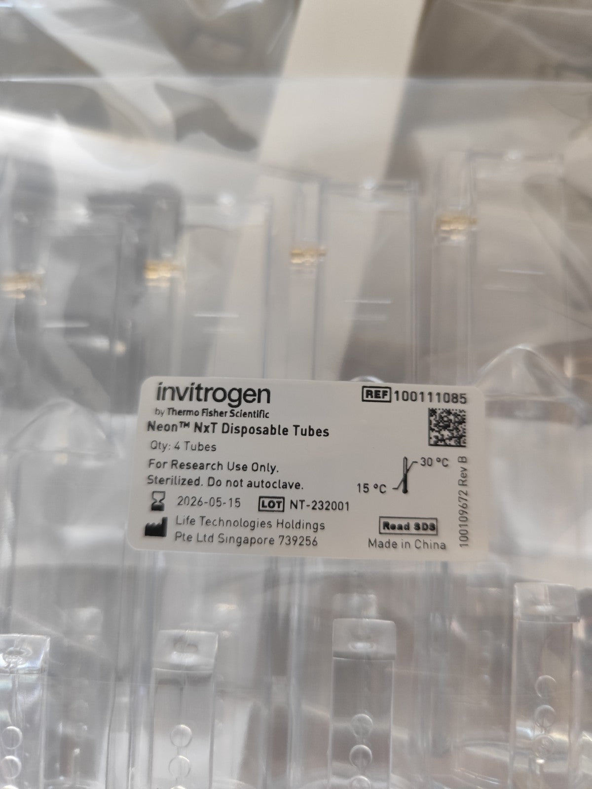 Invitrogen Neon NxT Electroporation System 1-Channel Tubes NT96 76 Total Tubes 