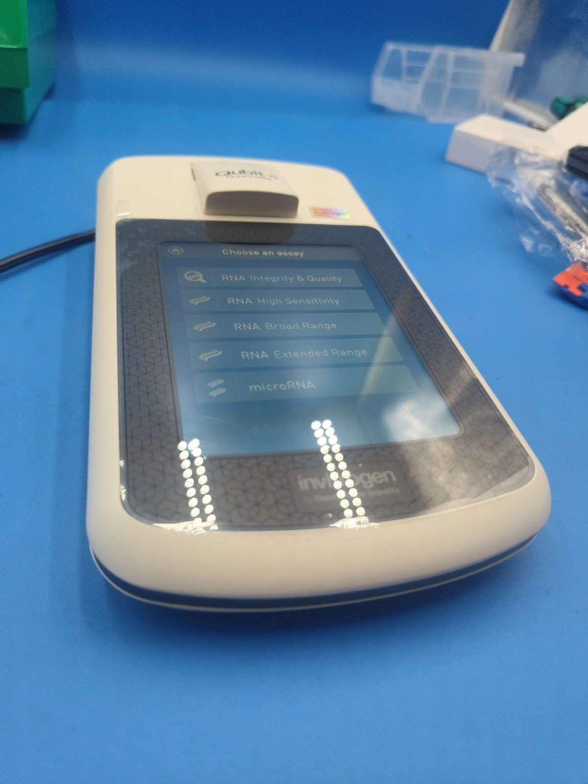 Invitrogen Qubit 4 fluorometer With Original Screen Protector Film Warranty 