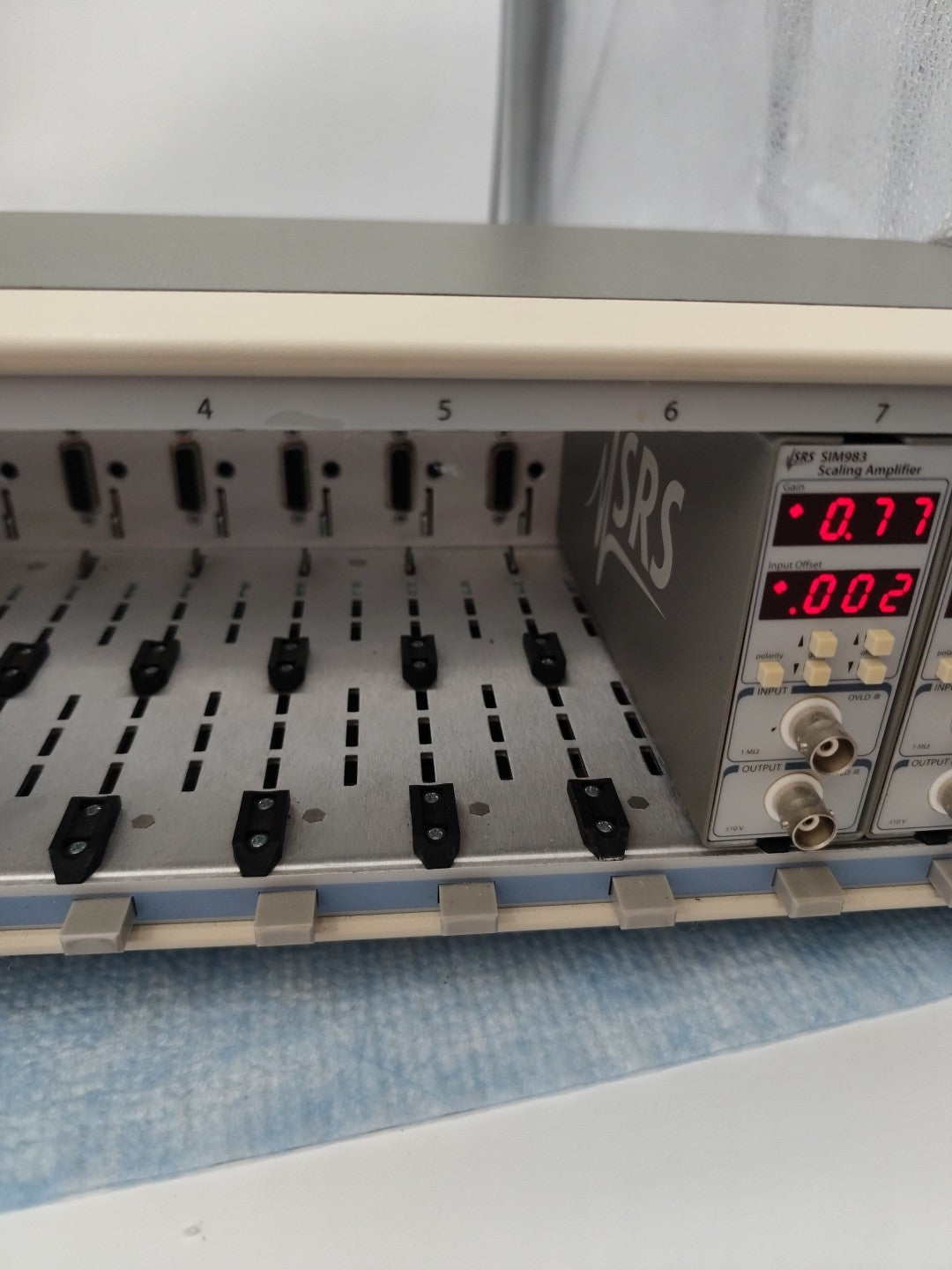 SRS SIM900 Mainframe Plus 2x SIM983