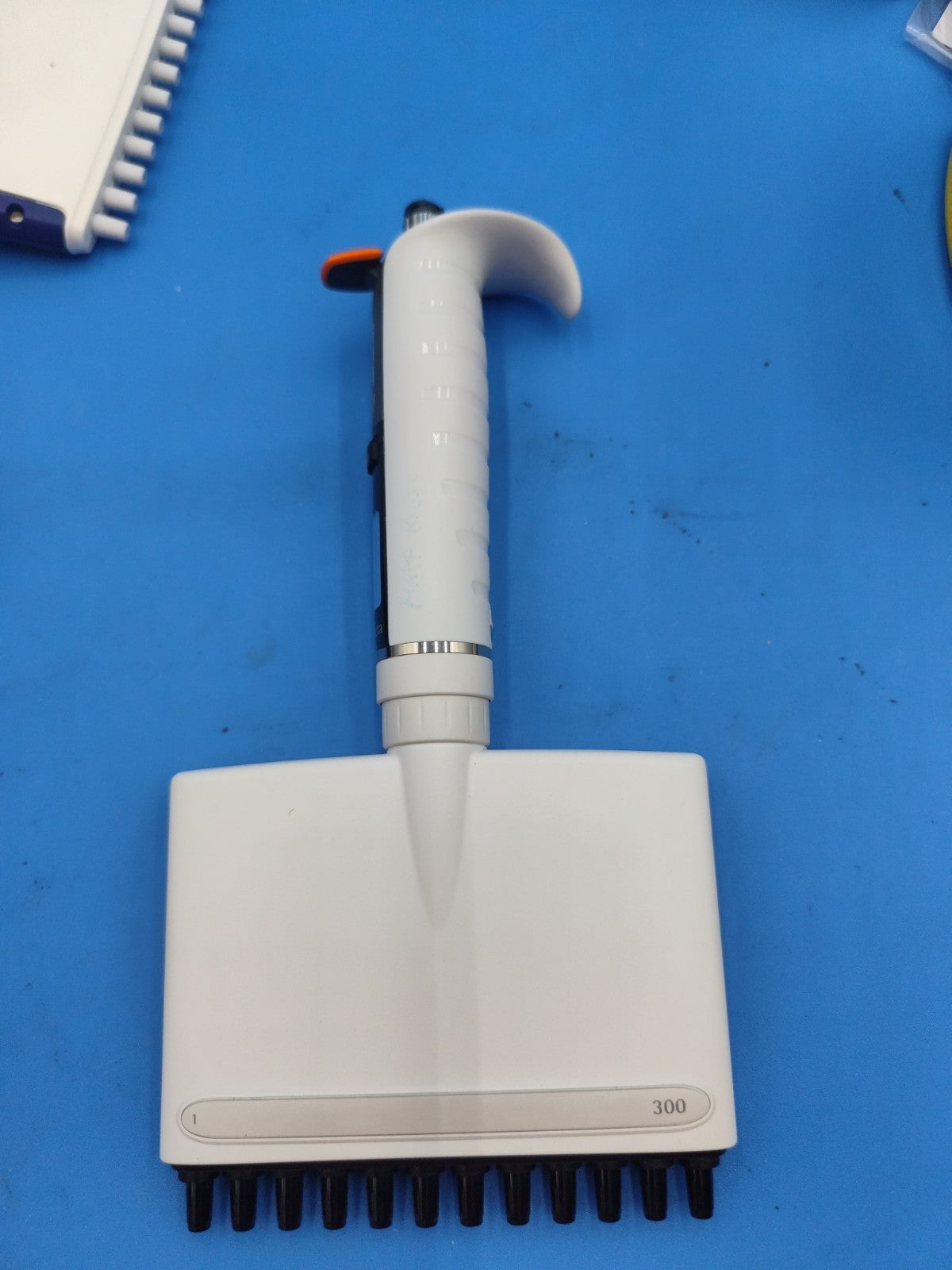 Satorius Tacta 300ul 12 Channel Pipette 30-300ul Missing Thumb Handle 