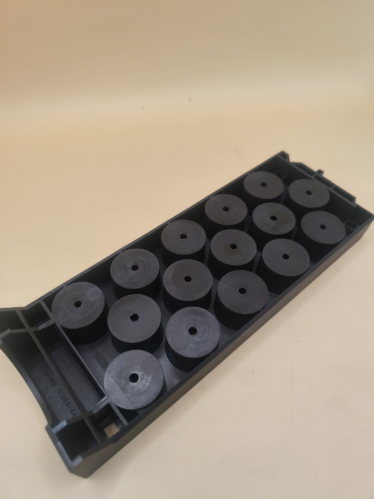 G1364-44613Tray holding 15 x 6 mL vials