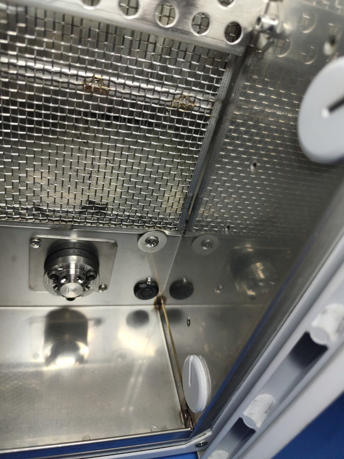 Shimadzu CTO-20AC Prominence Column Oven Door Is Open