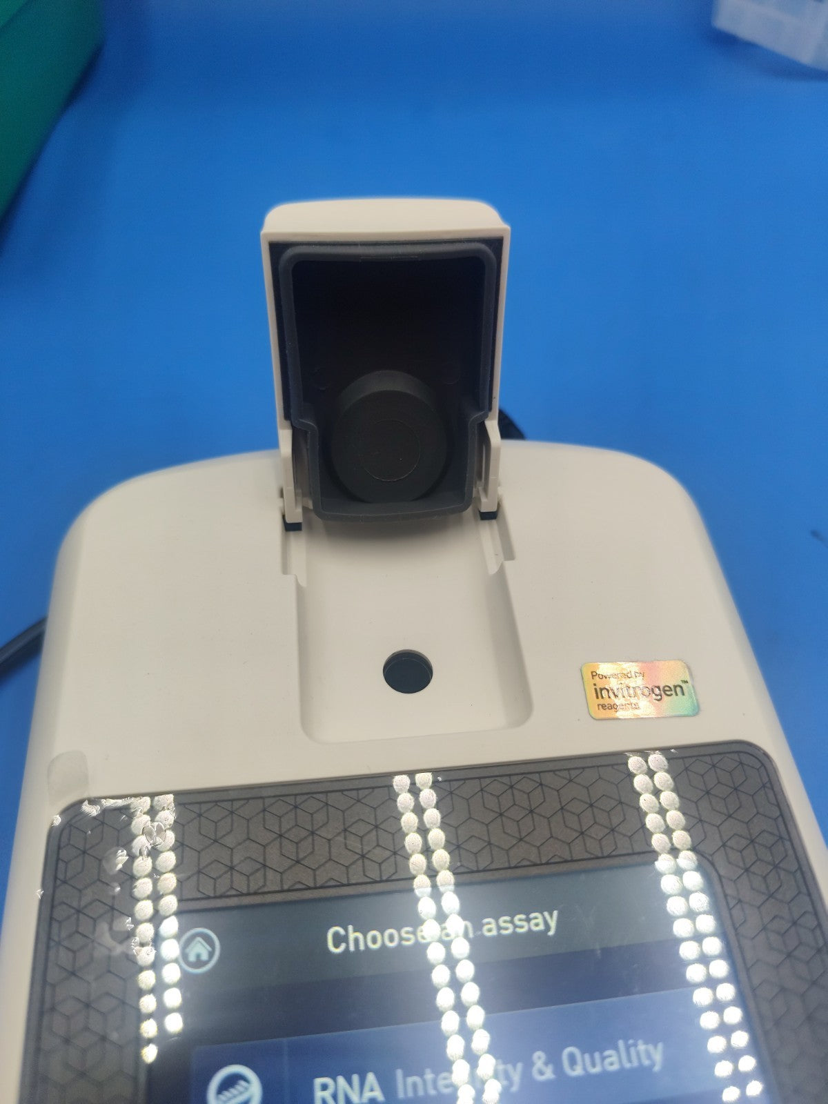 Invitrogen Qubit 4 fluorometer With Original Screen Protector Film Warranty 