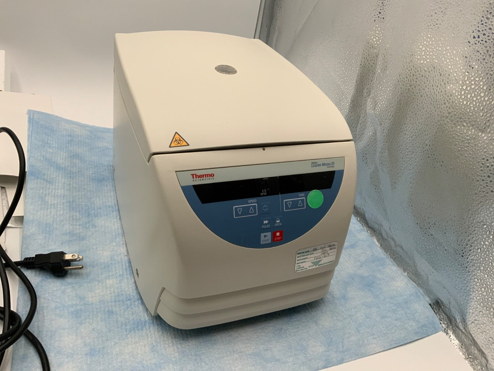 Thermo Micro 21 Centrifuge with Rotor  TESTED working clean See video