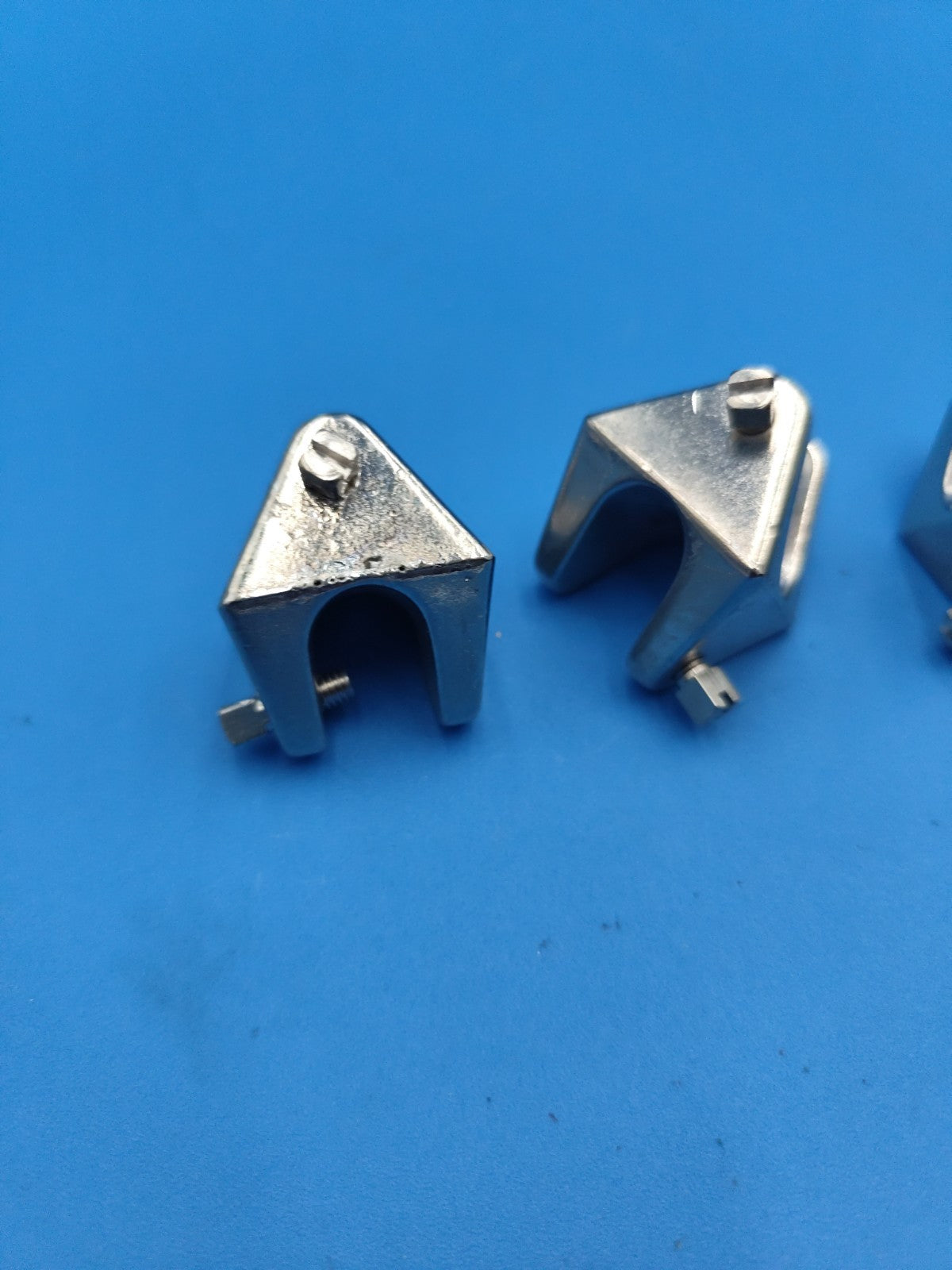 Four Metal Parts Including S connector CONN