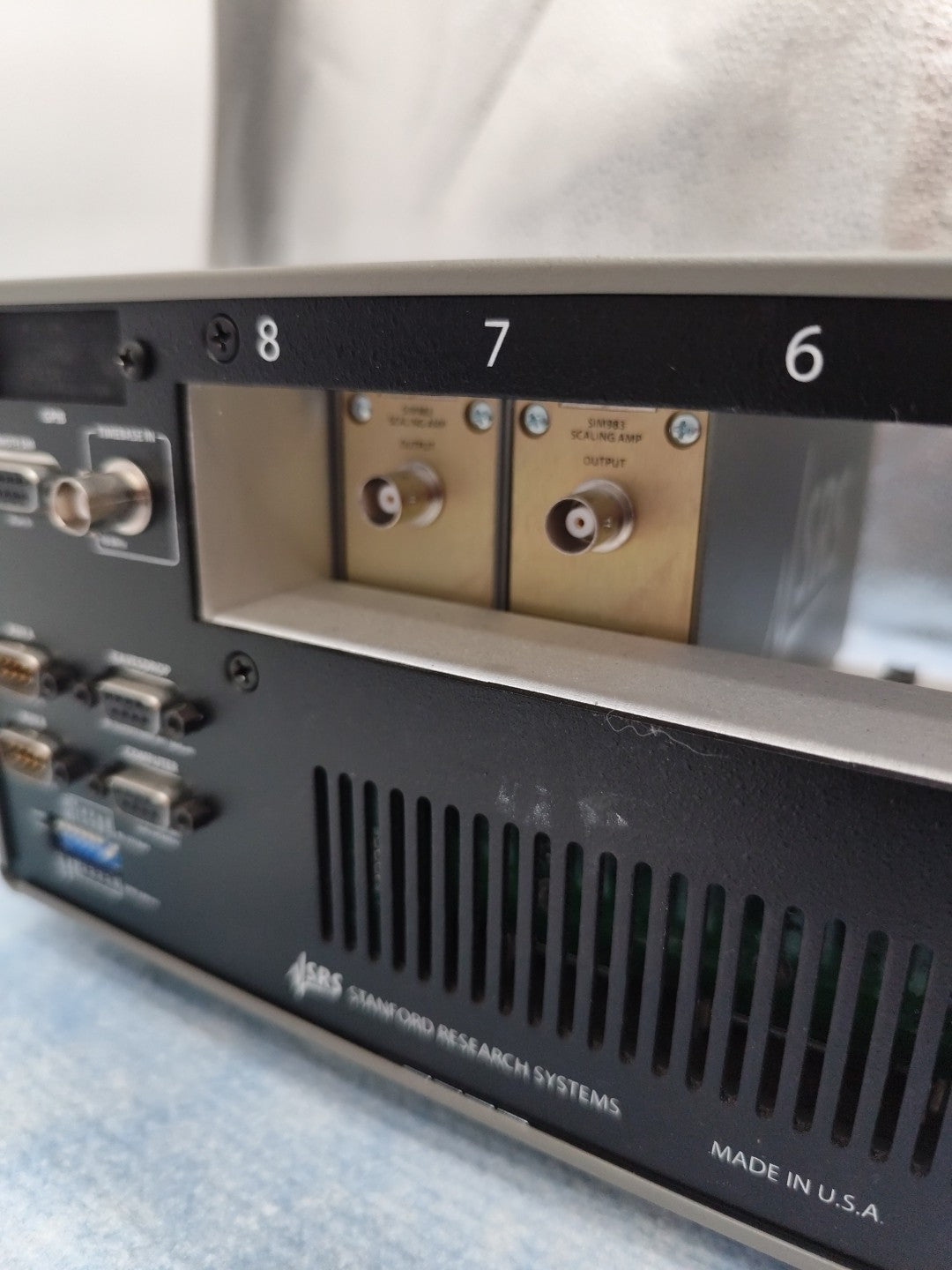 SRS SIM900 Mainframe Plus 2x SIM983