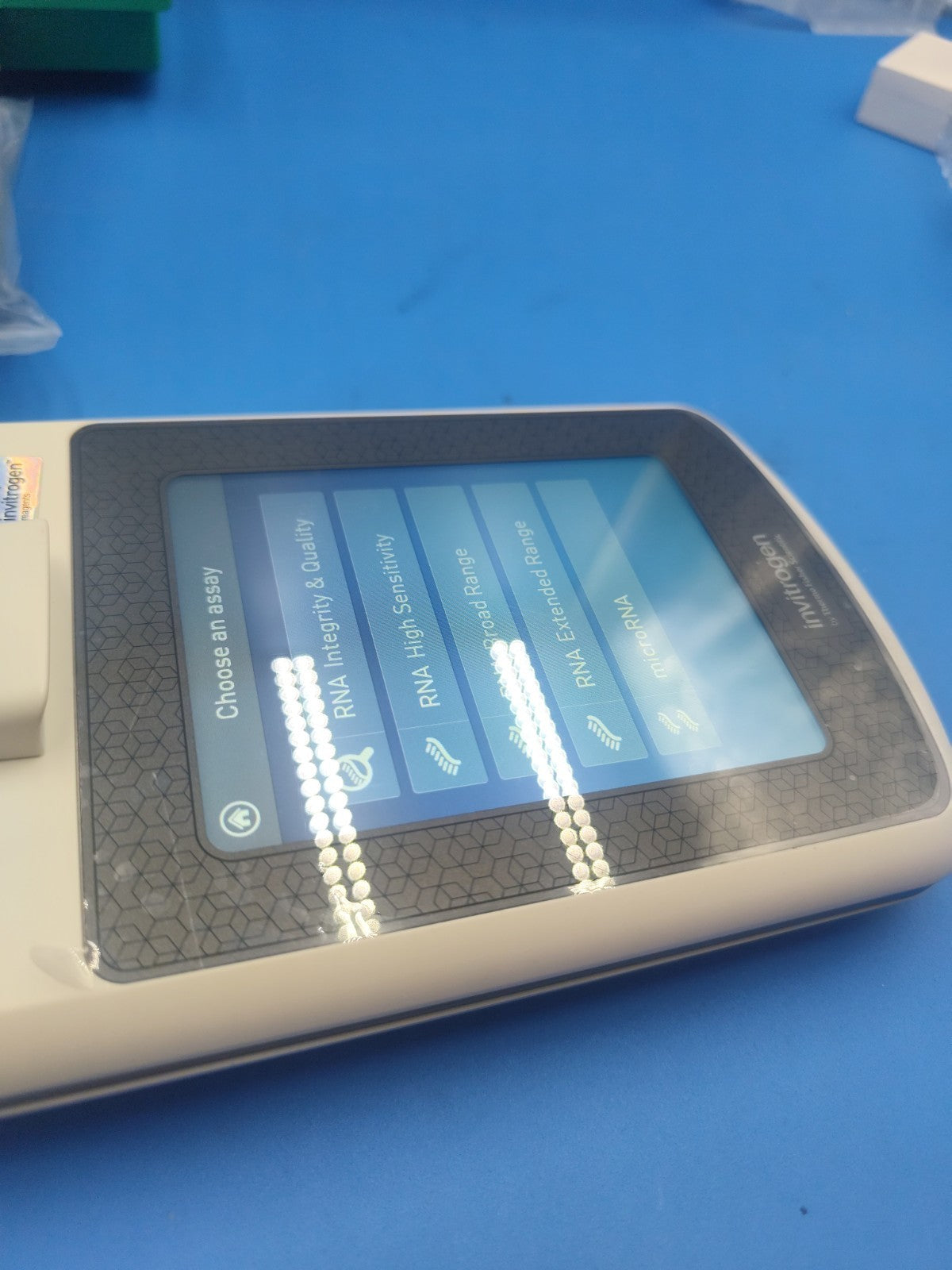 Invitrogen Qubit 4 fluorometer With Original Screen Protector Film Warranty 