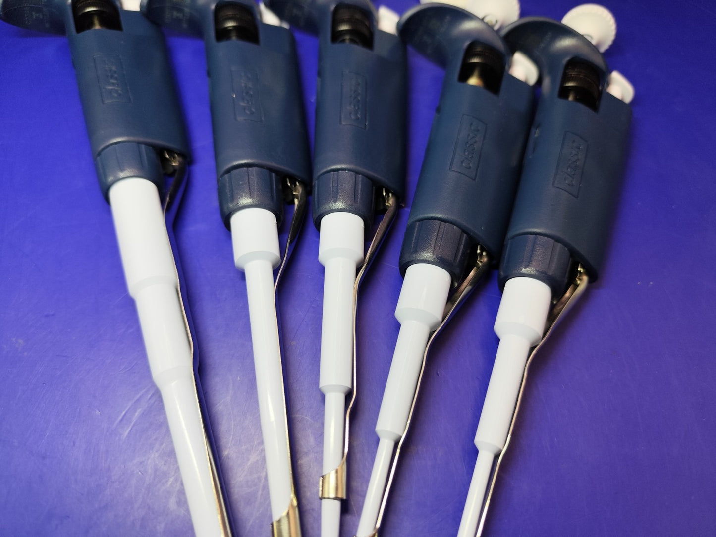Set Of X5 Rainin Classic Pipette PR1000 PR200 PR20 PR10 PR2 With Carousel Stand
