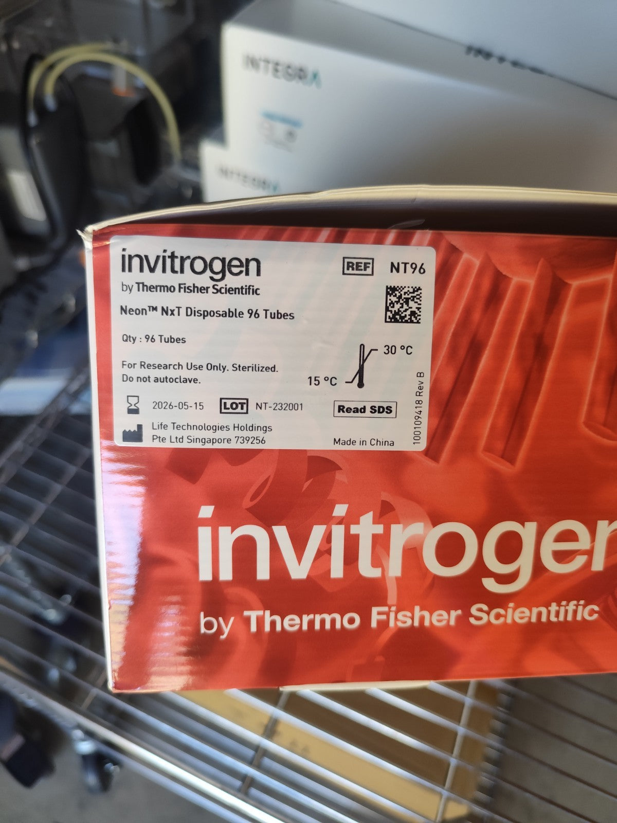 Invitrogen Neon NxT Electroporation System 1-Channel Tubes NT96 76 Total Tubes 