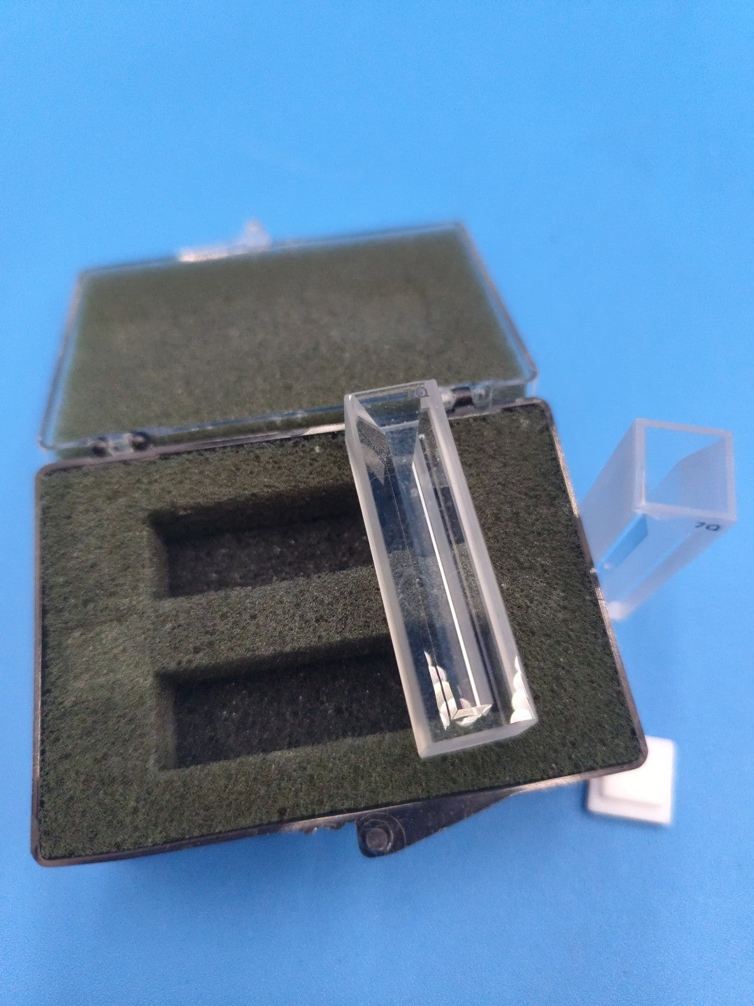 A Pair Of Cuvettes Cuvette 7Q