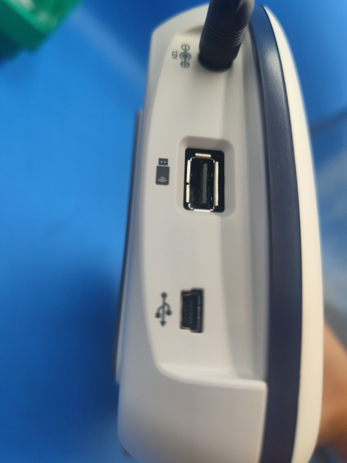 Invitrogen Qubit 4 fluorometer With Original Screen Protector Film Warranty 