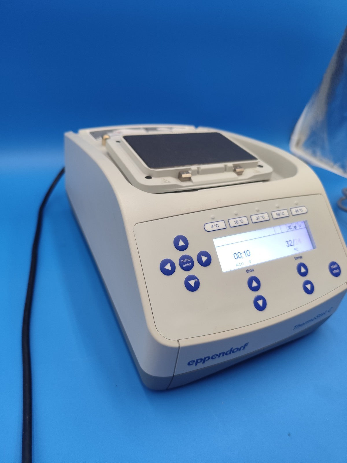 Eppendorf 5383 Thermostat C Heating And Cooling Device