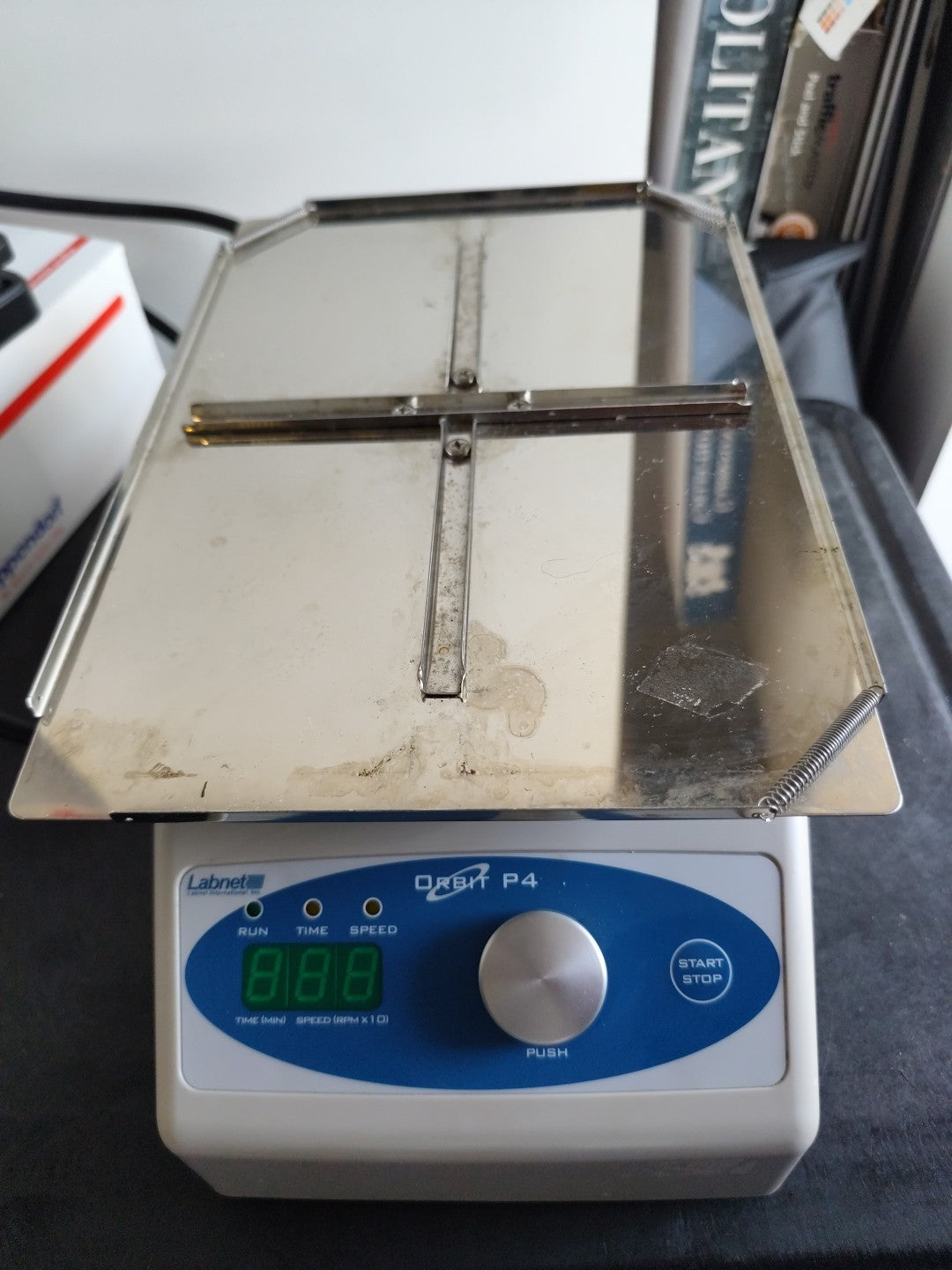 LABNET Orbit P4 Digital Microtube & Microplate Shaker 115V 50/60Hz 0.45A Tested