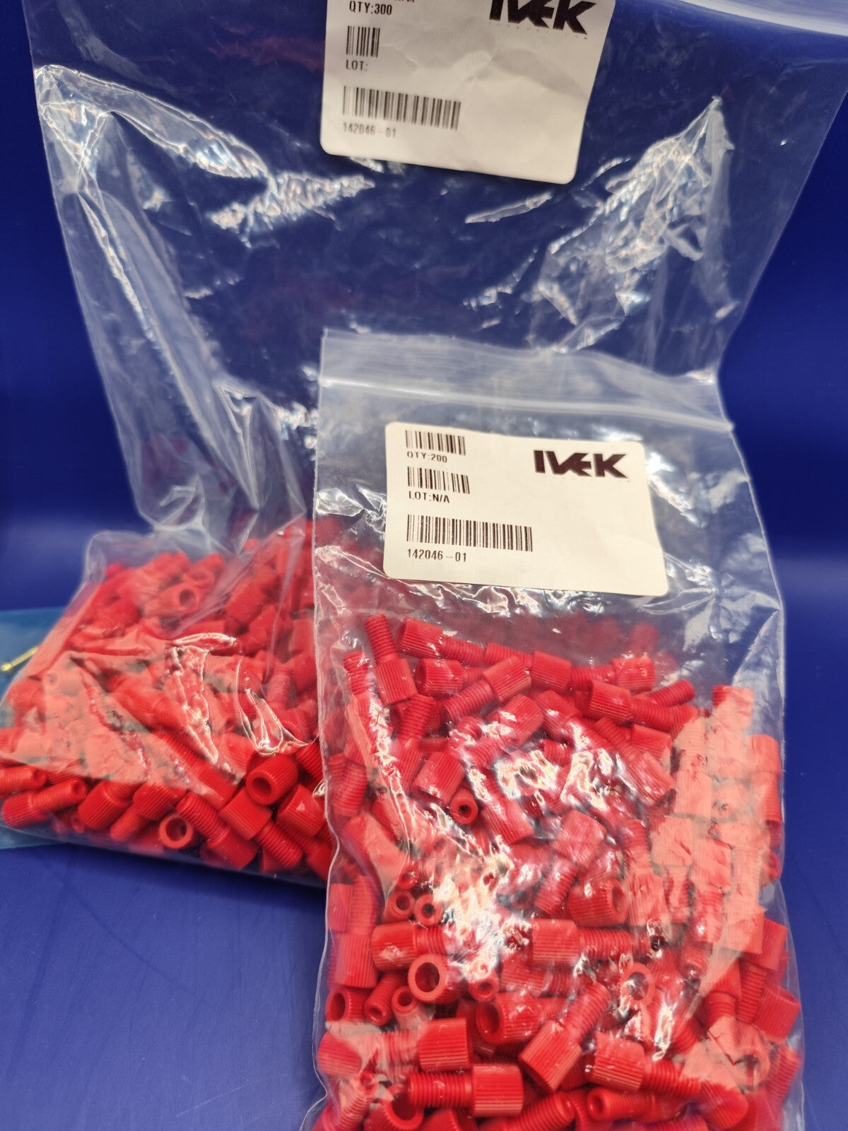 Ivek Plastic Ferrule 1/16" 142047 clear, Nut Fittings 142046 red/blue Flangeless