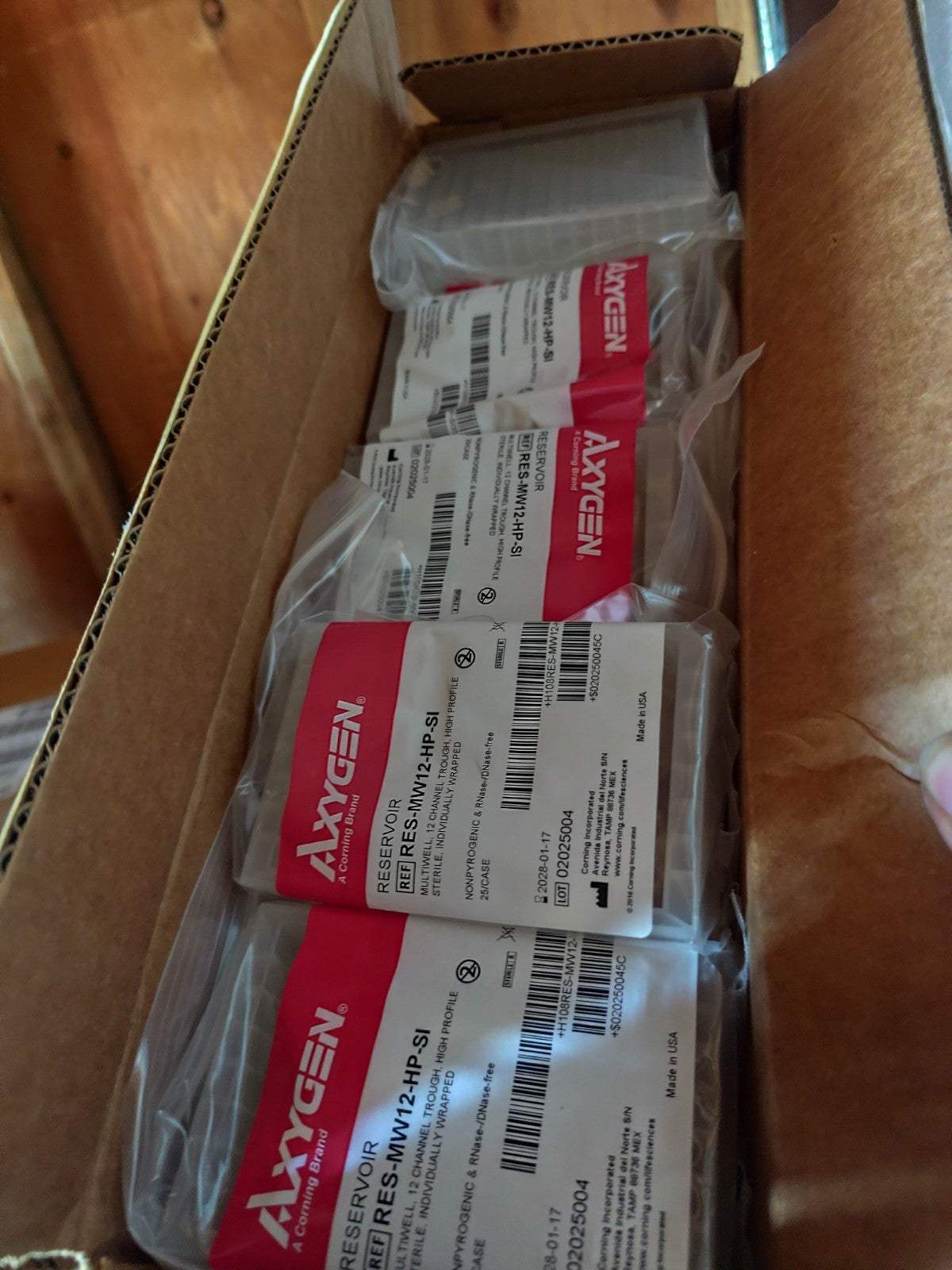 Axygen Multiwell Reagent Reservoir RES-MW12-HP-SI open Case 25