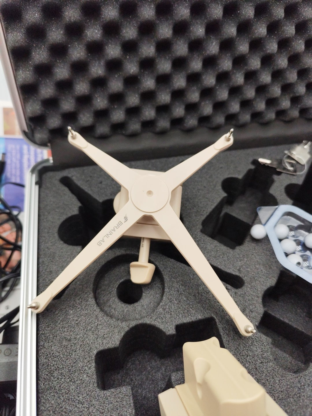 Brainlab Case Accessories And Keys Drapelink 
