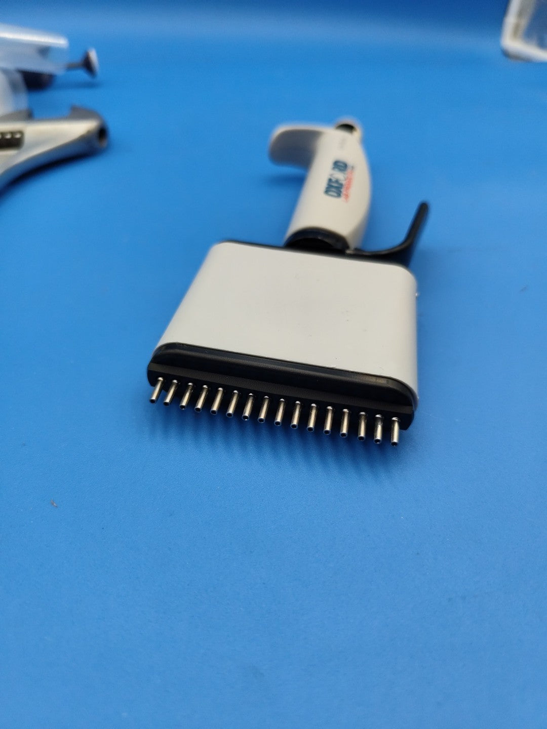 Oxford 0.5-10 ul 16 channel Pipette