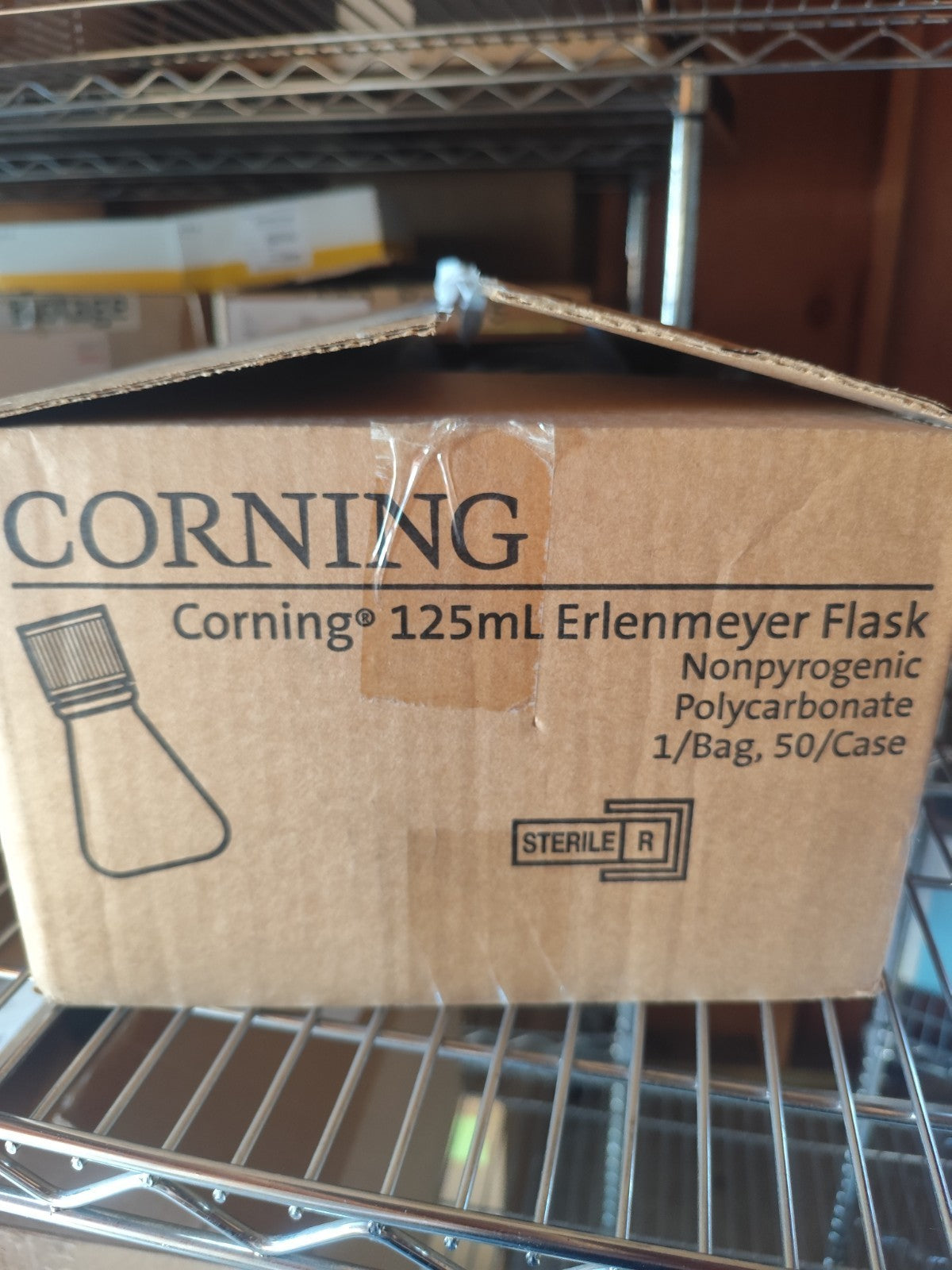 Corning 125mL Erlenmeyer Flask Nonpyrogenic Polycarbonate 48/Case 432243 Ventcap