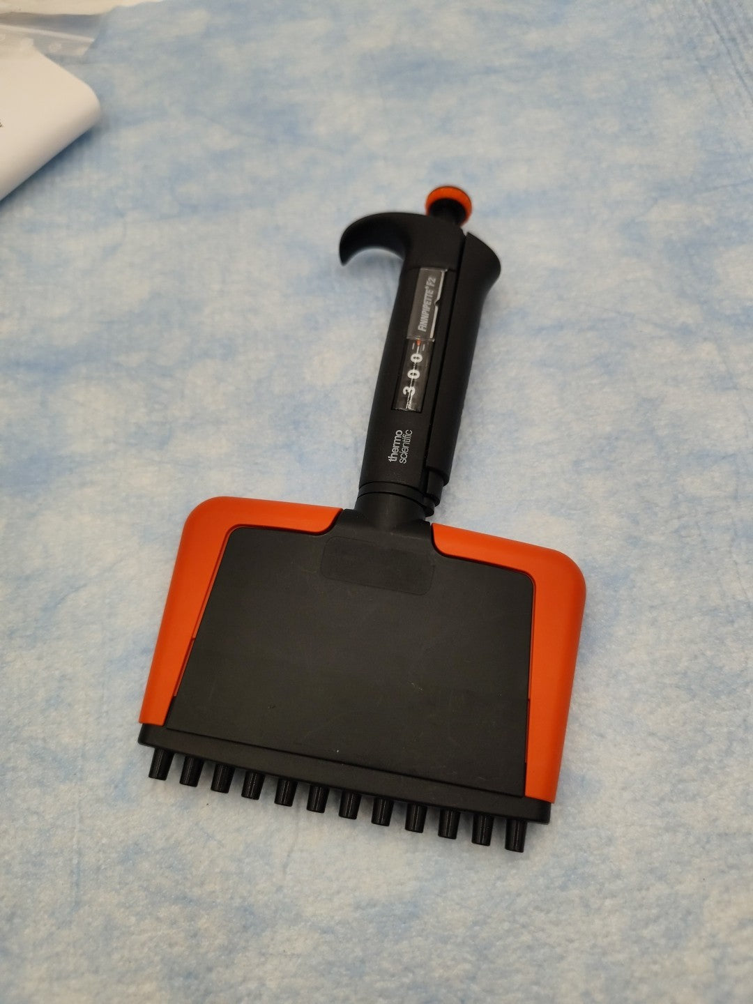 thermal f2 30-300 ul 12 channel  Pipette