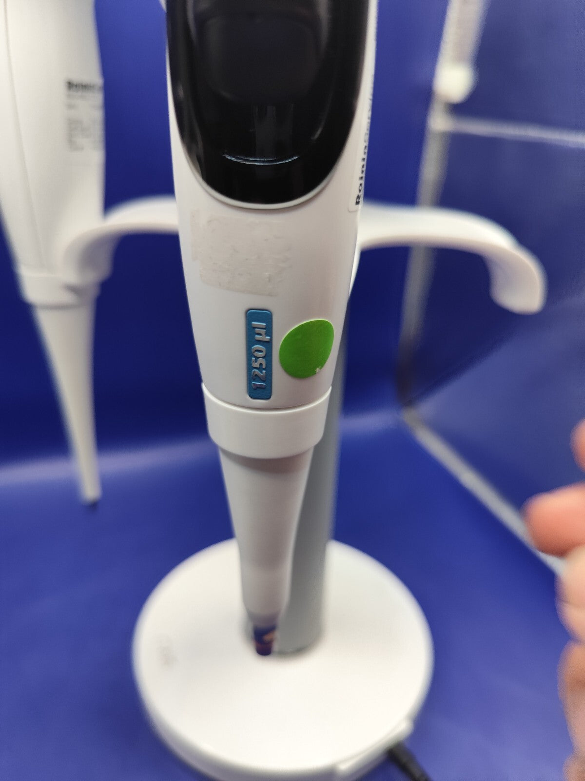 Integra electronic pipette adjustable spacing single multi channel