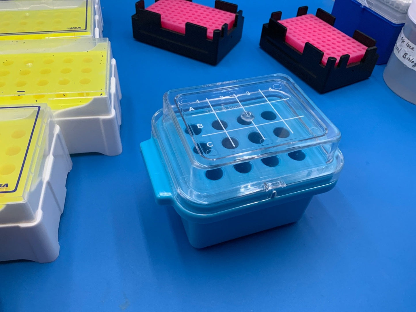 Laboratory benchtop cooler rack tube stand for PCR tube or 1.5 2 ml tube U Pick