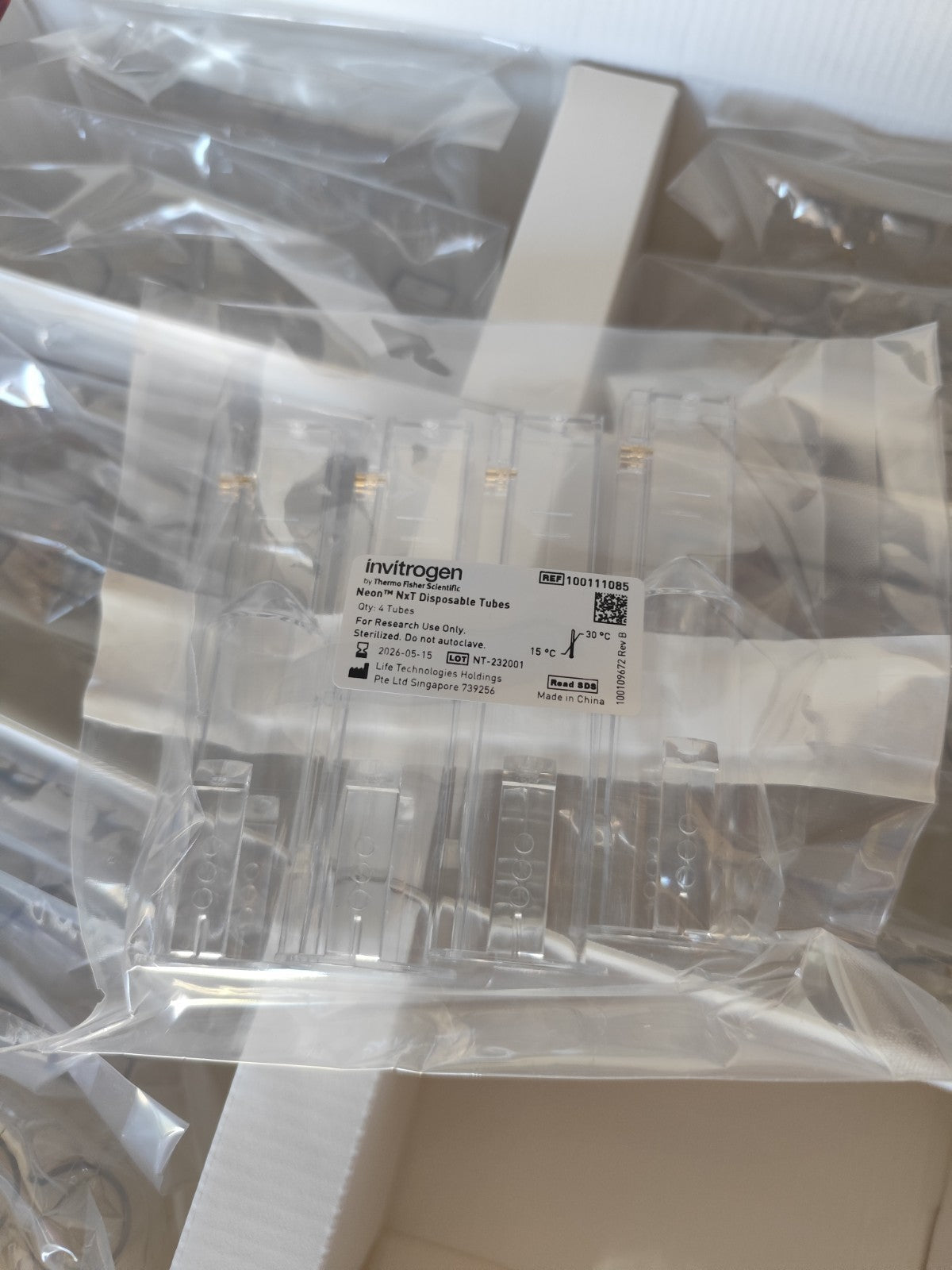 Invitrogen Neon NxT Electroporation System 1-Channel Tubes NT96 76 Total Tubes 