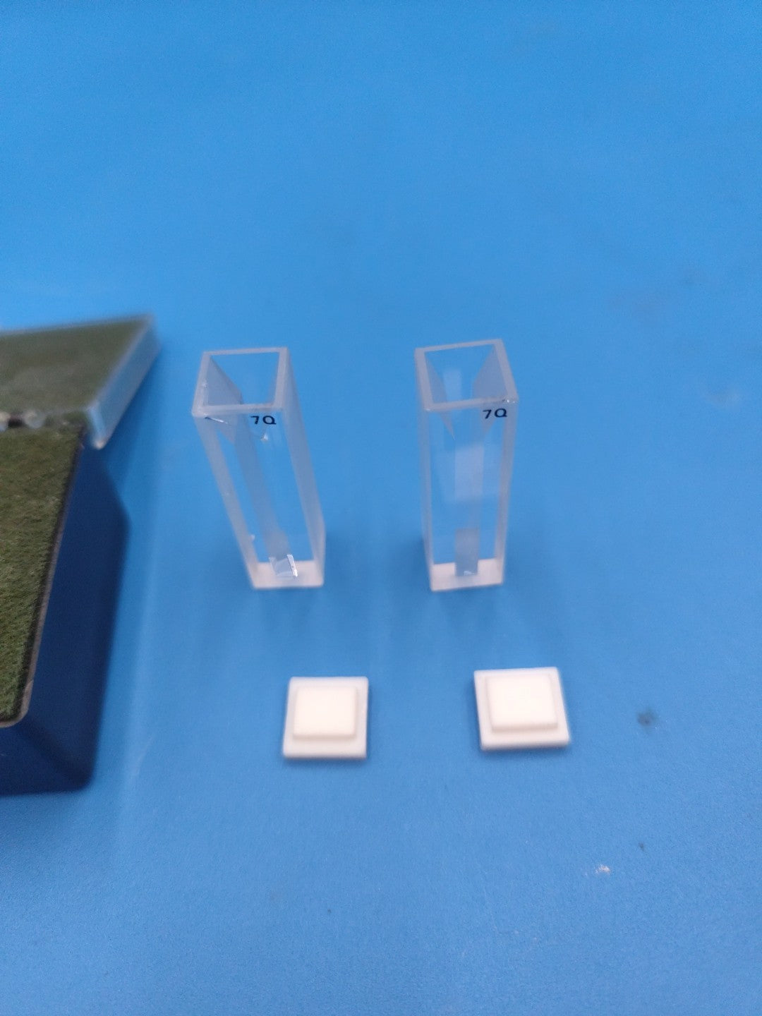 A Pair Of Cuvettes Cuvette 7Q