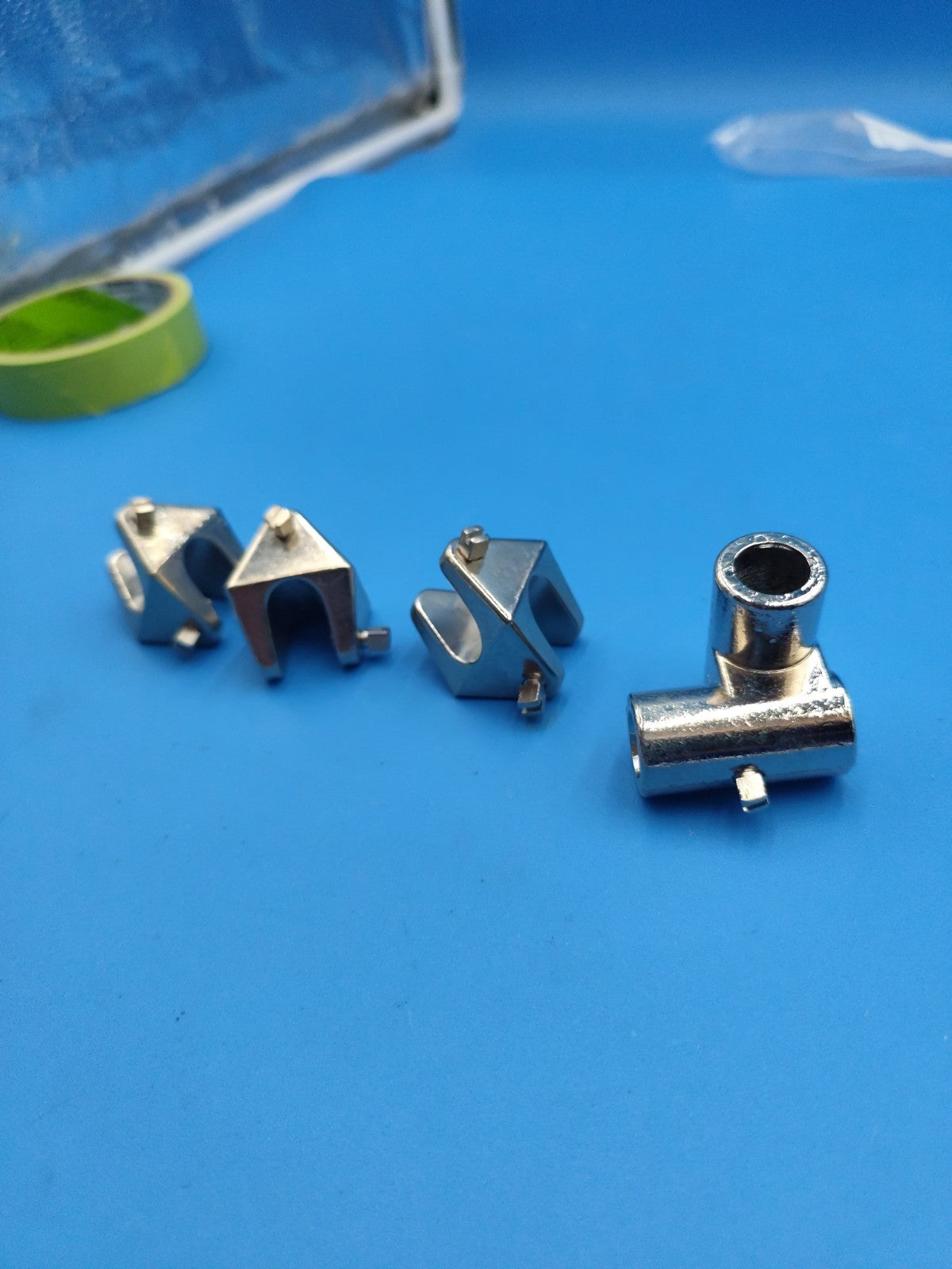 Four Metal Parts Including S connector CONN