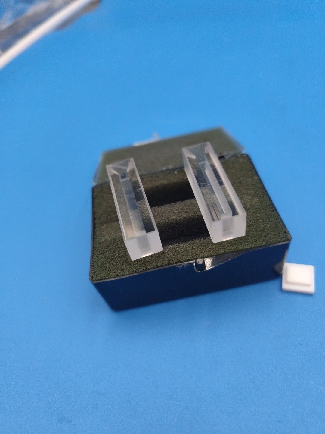 A Pair Of Cuvettes Cuvette 7Q