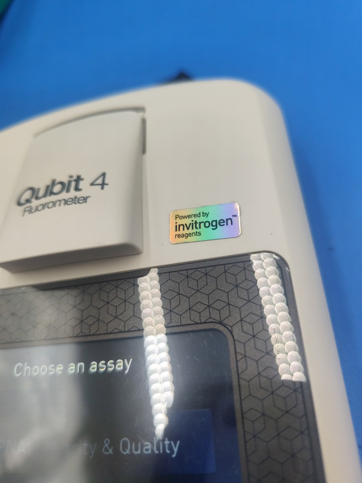 Invitrogen Qubit 4 fluorometer With Original Screen Protector Film Warranty 