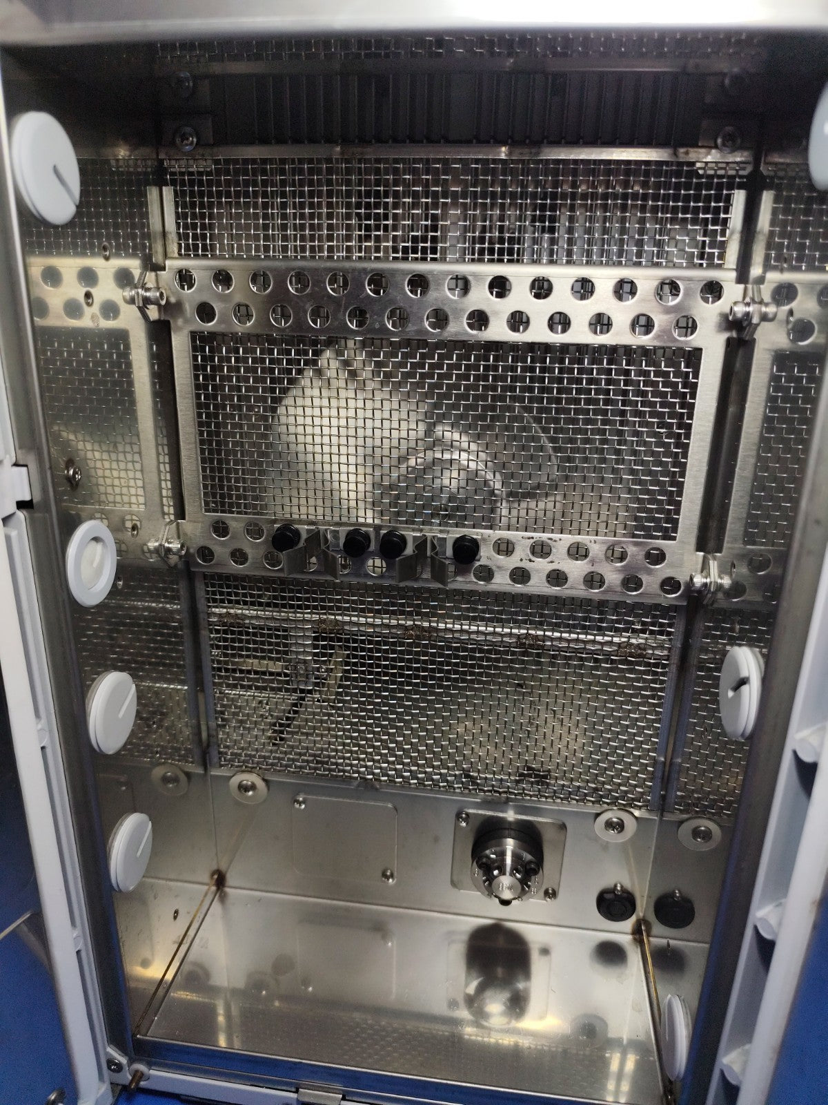 Shimadzu CTO-20AC Prominence Column Oven Door Is Open